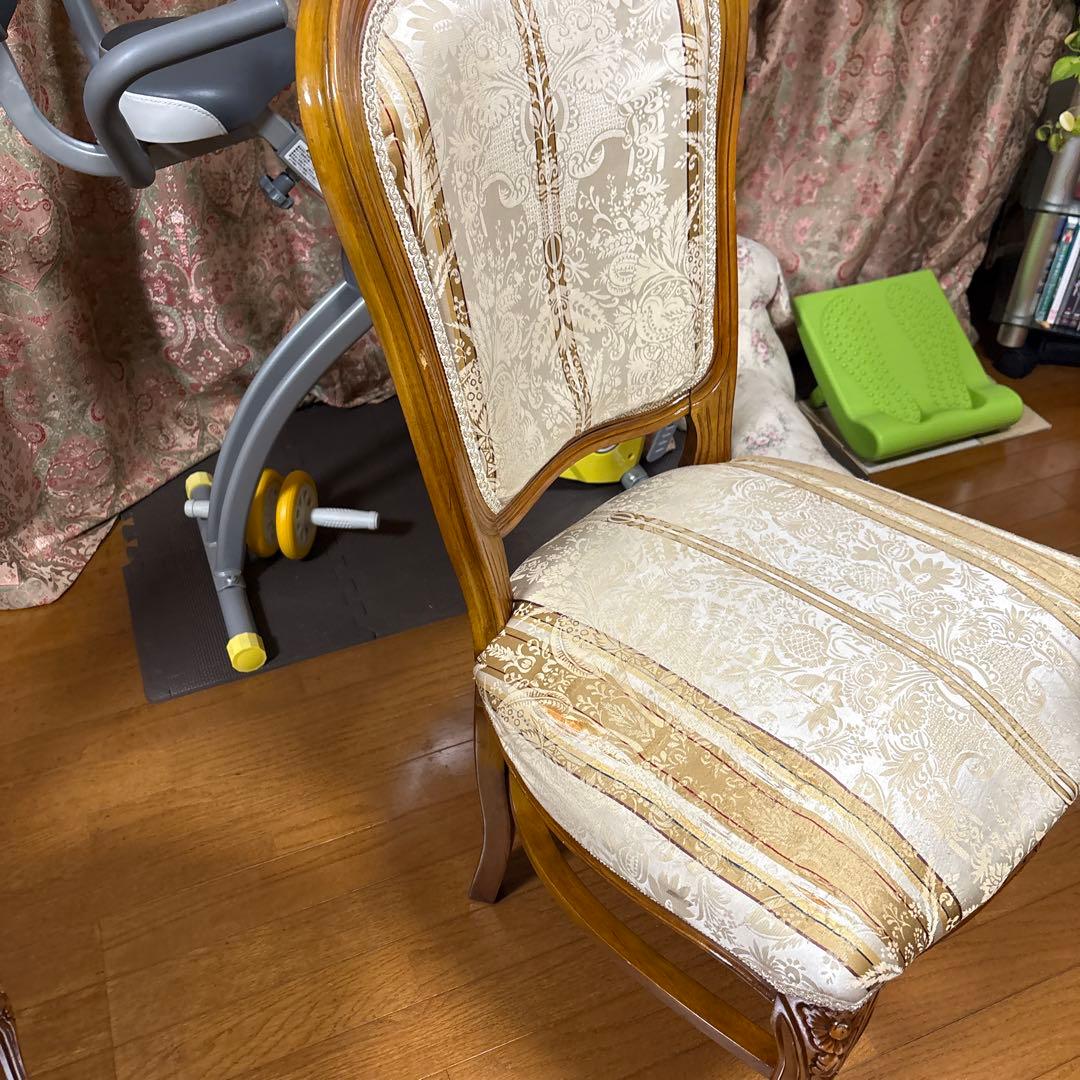 送料込、クラシックデザイン ダイニングチェア クリーム色