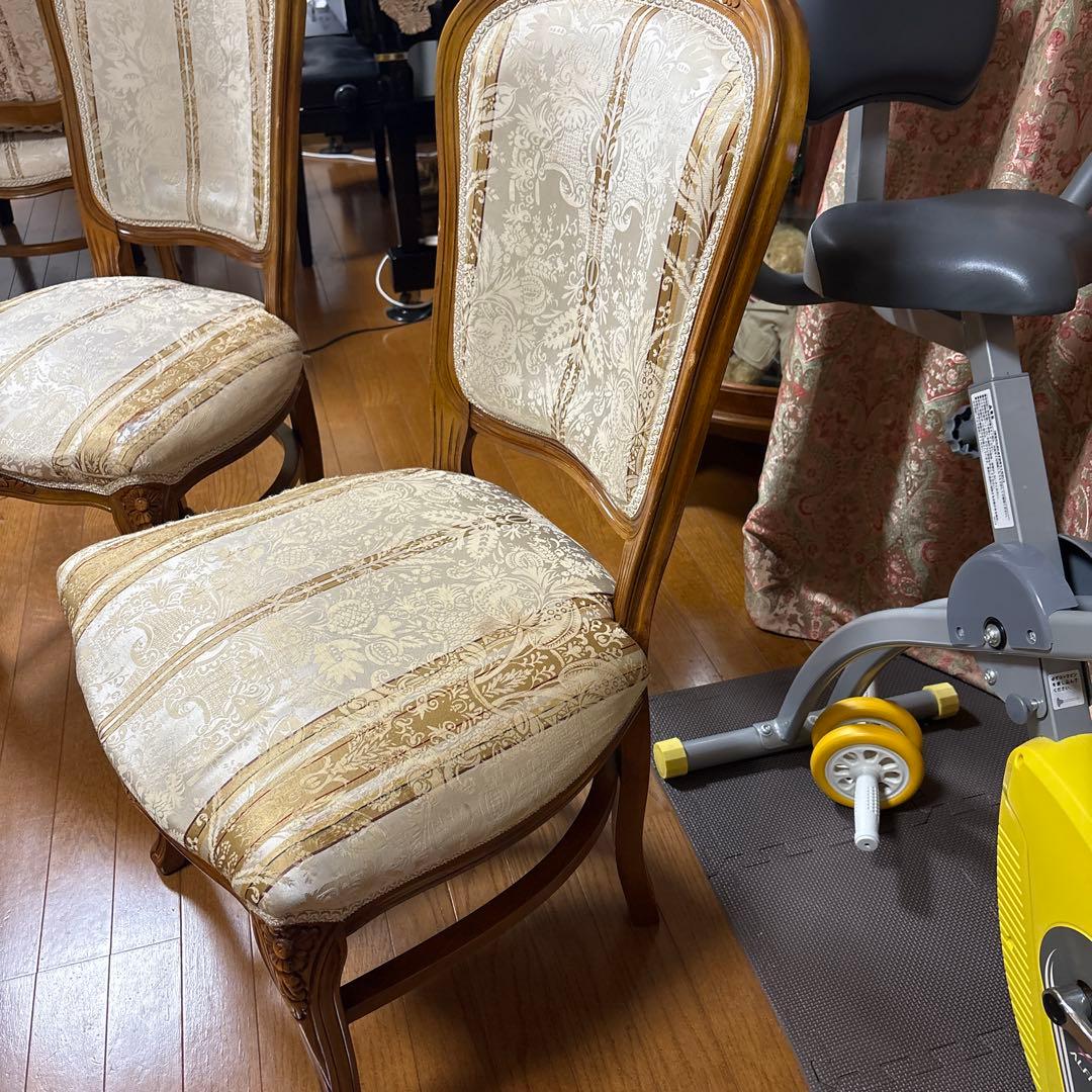 送料込、クラシックデザイン ダイニングチェア クリーム色