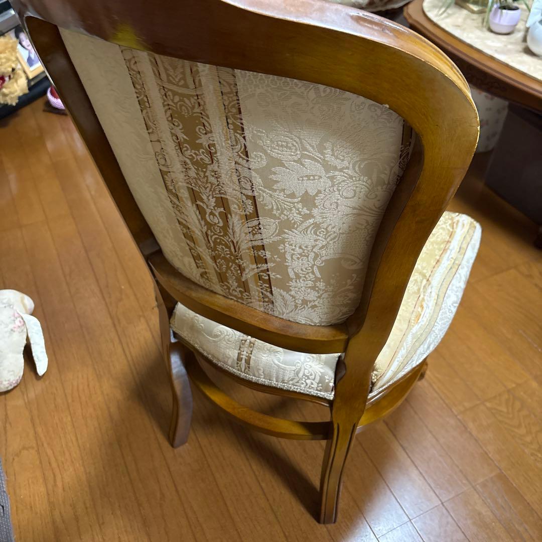 送料込、クラシックデザイン ダイニングチェア クリーム色