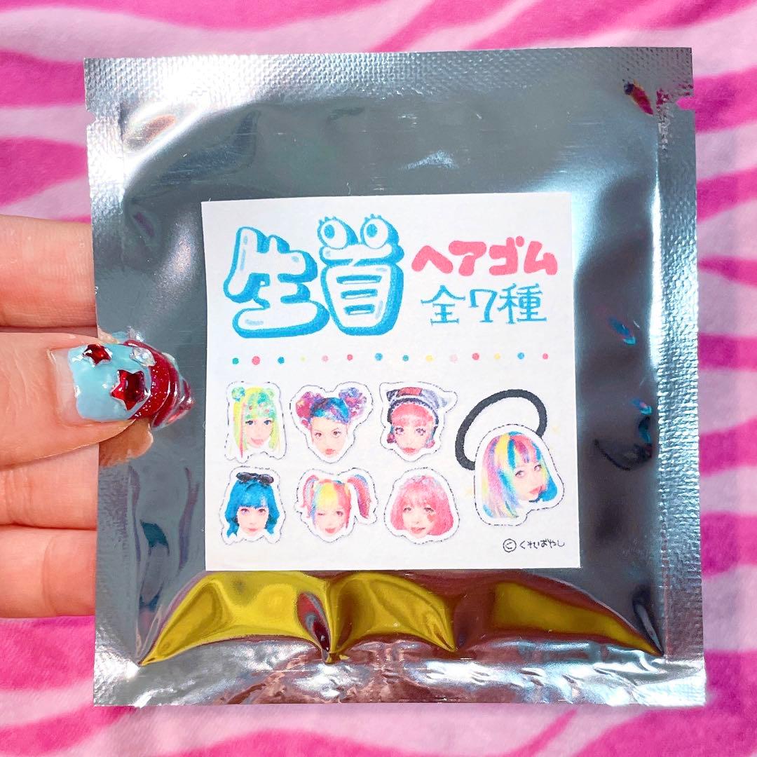 新グッズ】生首ヘアゴム 1個 - メルカリ