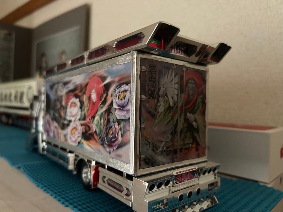 芸術丸デコトラプラモデル完成品