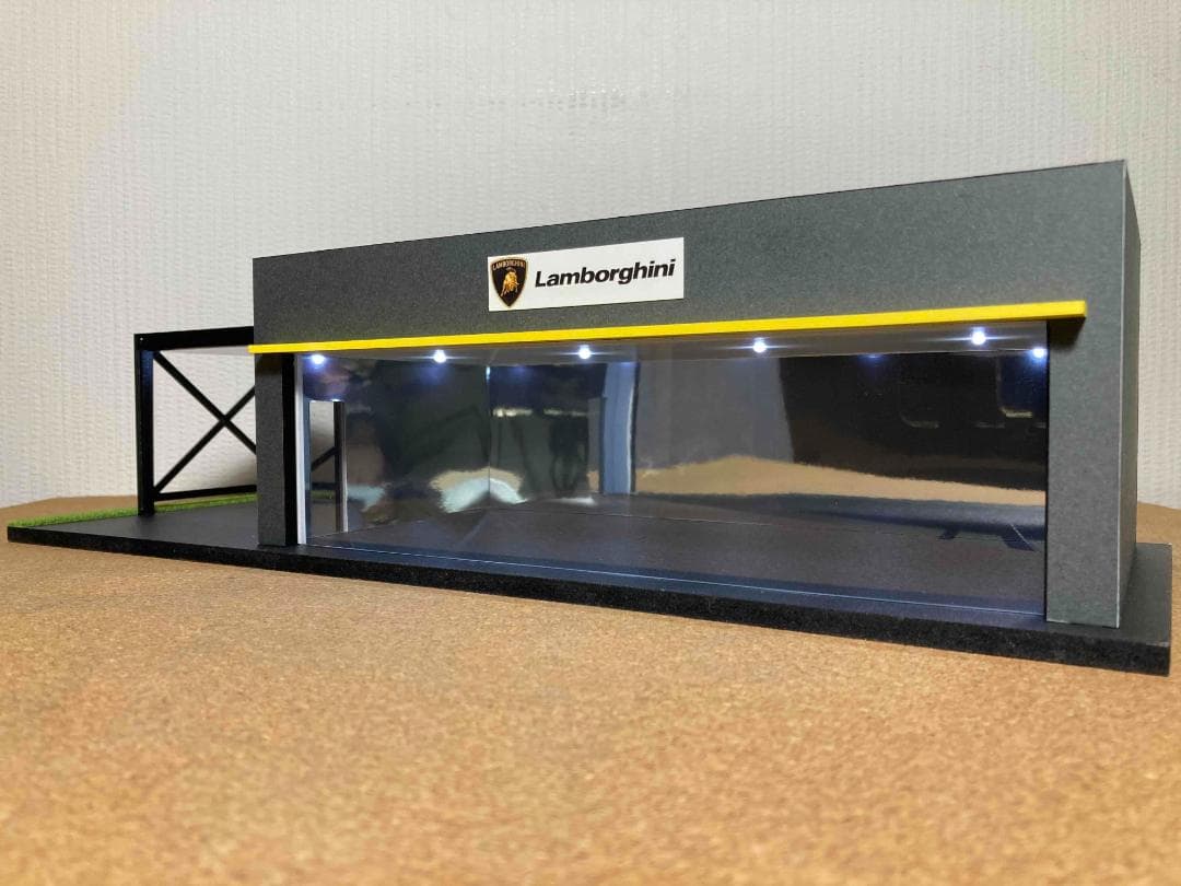 ミニカー用ジオラマ：1/43 ショールーム＆ガレージⅢ（ダークグレー）外構仕上げ