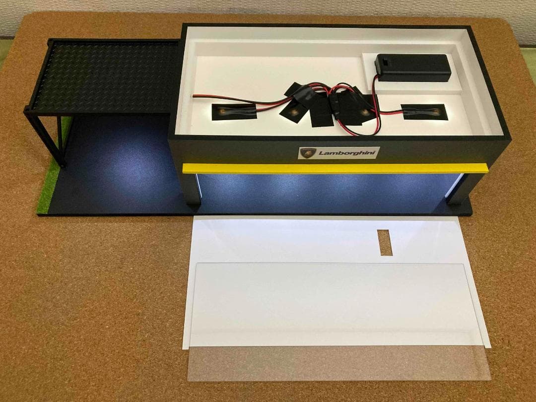 ミニカー用ジオラマ：1/43 ショールーム＆ガレージⅢ（ダークグレー）外構仕上げ