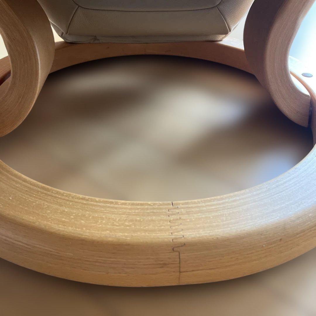 シモンズ　ベージュ レザー リクライニングチェア