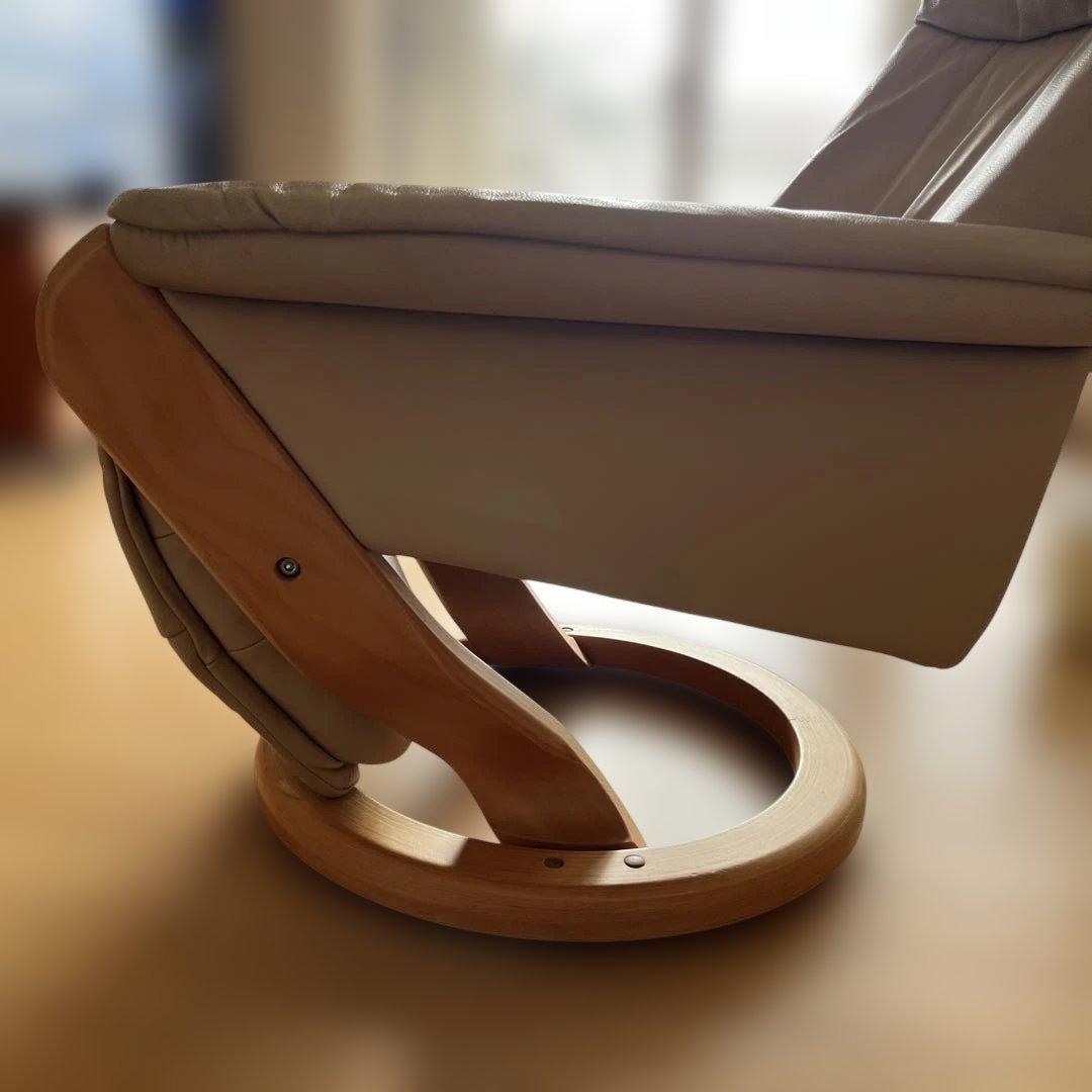 シモンズ　ベージュ レザー リクライニングチェア