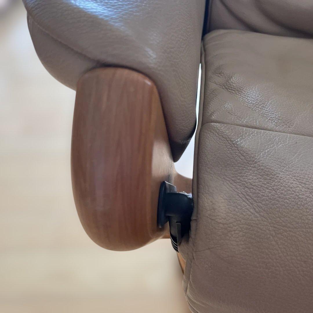 シモンズ　ベージュ レザー リクライニングチェア