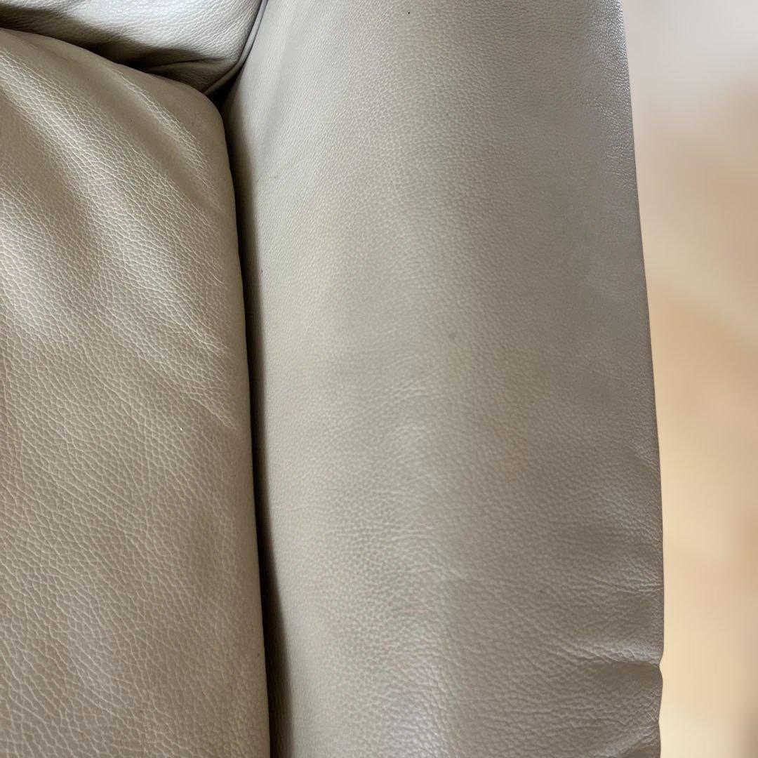 シモンズ　ベージュ レザー リクライニングチェア