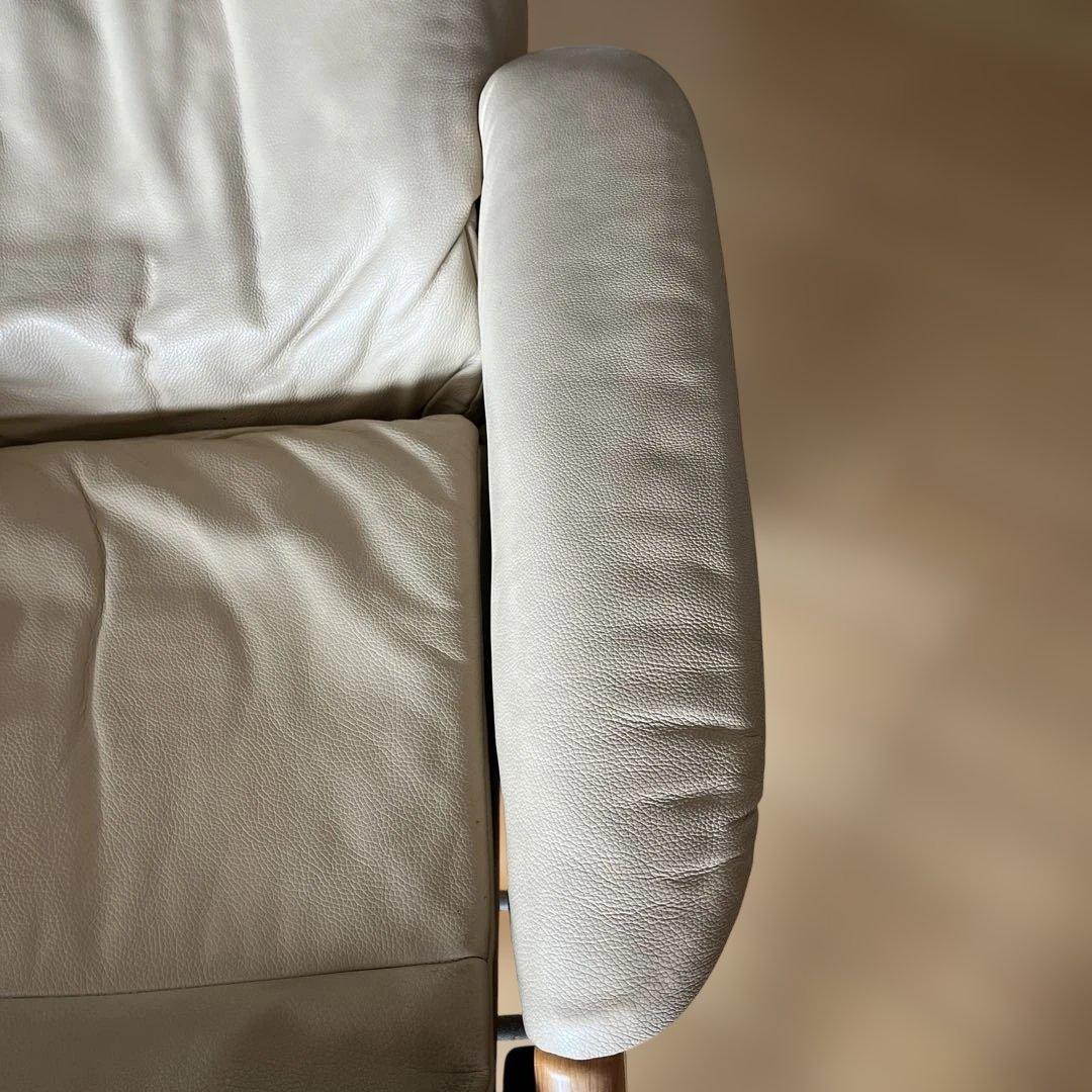 シモンズ　ベージュ レザー リクライニングチェア