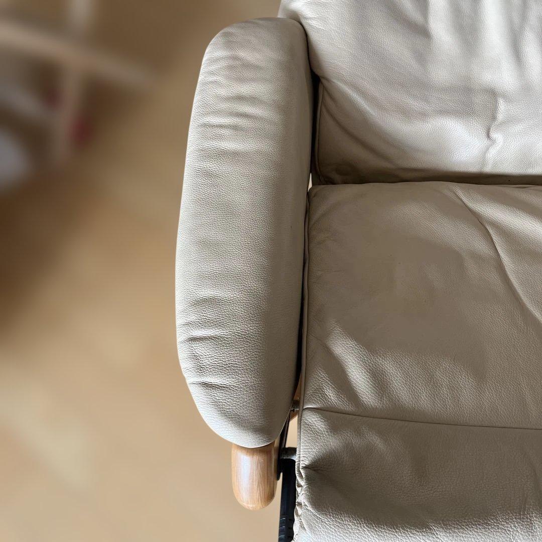 シモンズ　ベージュ レザー リクライニングチェア