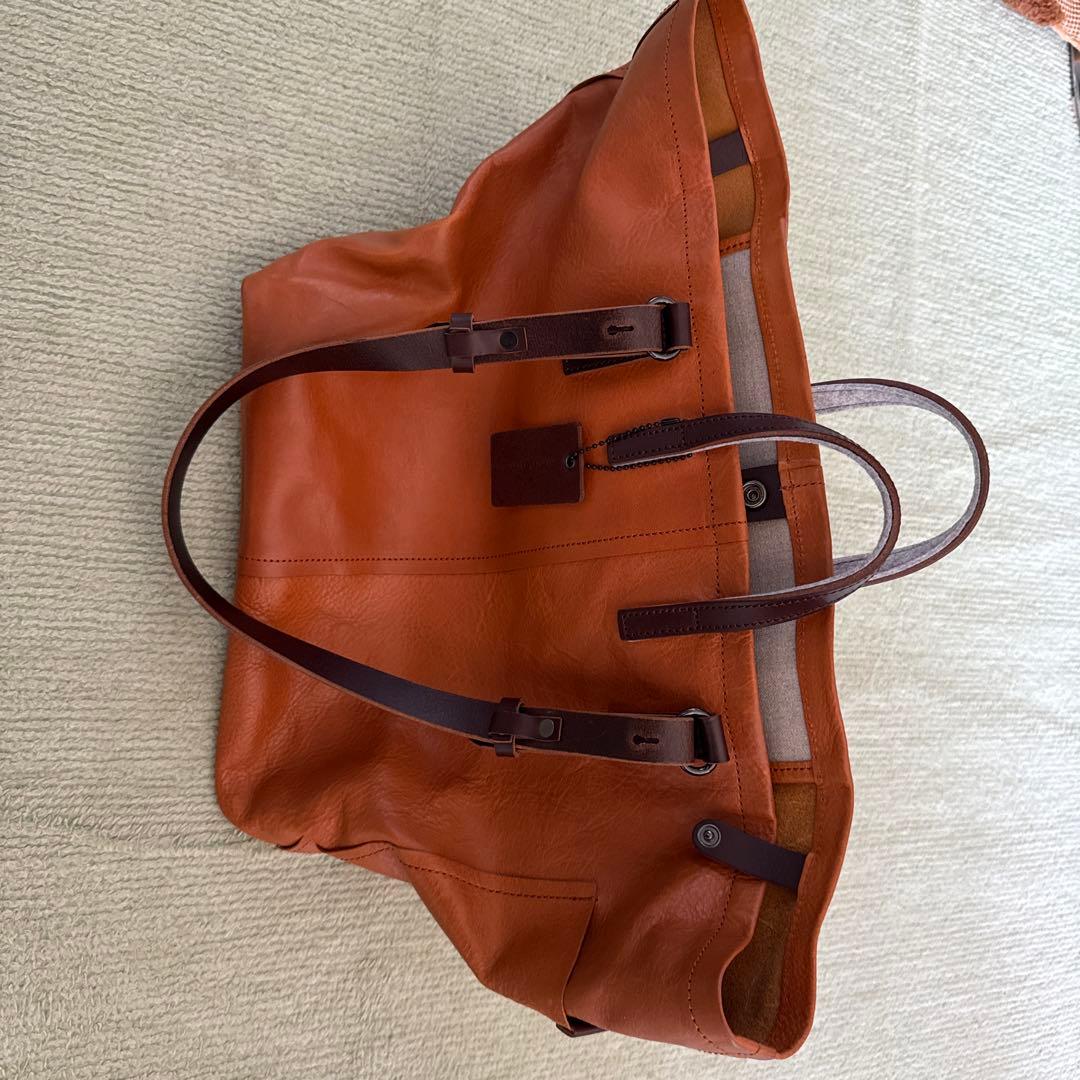 イタリア製の本革使用の日本職人によるトートバッグ 本場イタリアンレザーを使った大容量トートバッグが驚きの軽さとコスパ