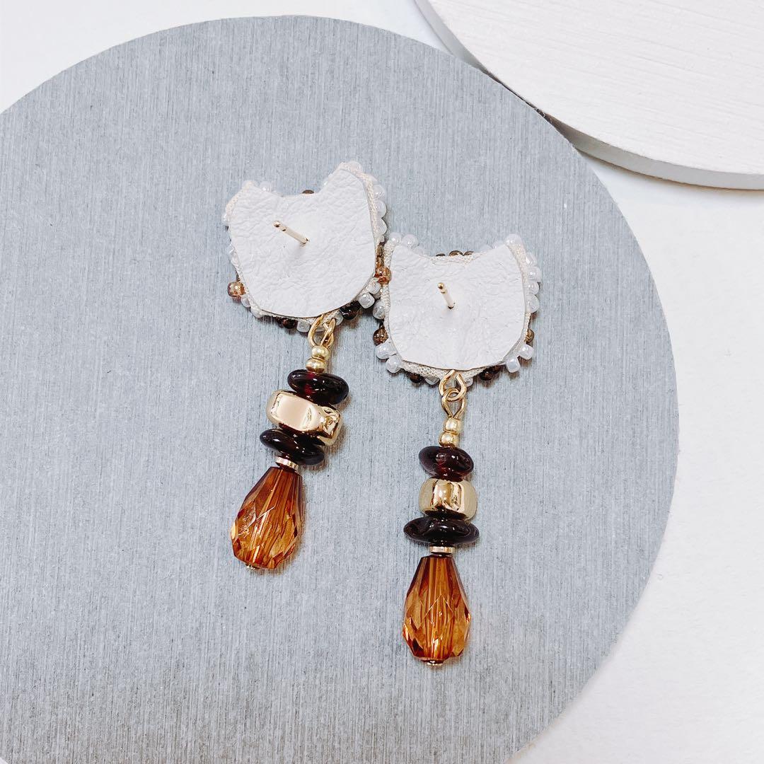 レッサーパンダ ビーズ刺繍 ハンドメイドピアス 動物モチーフ アニマル