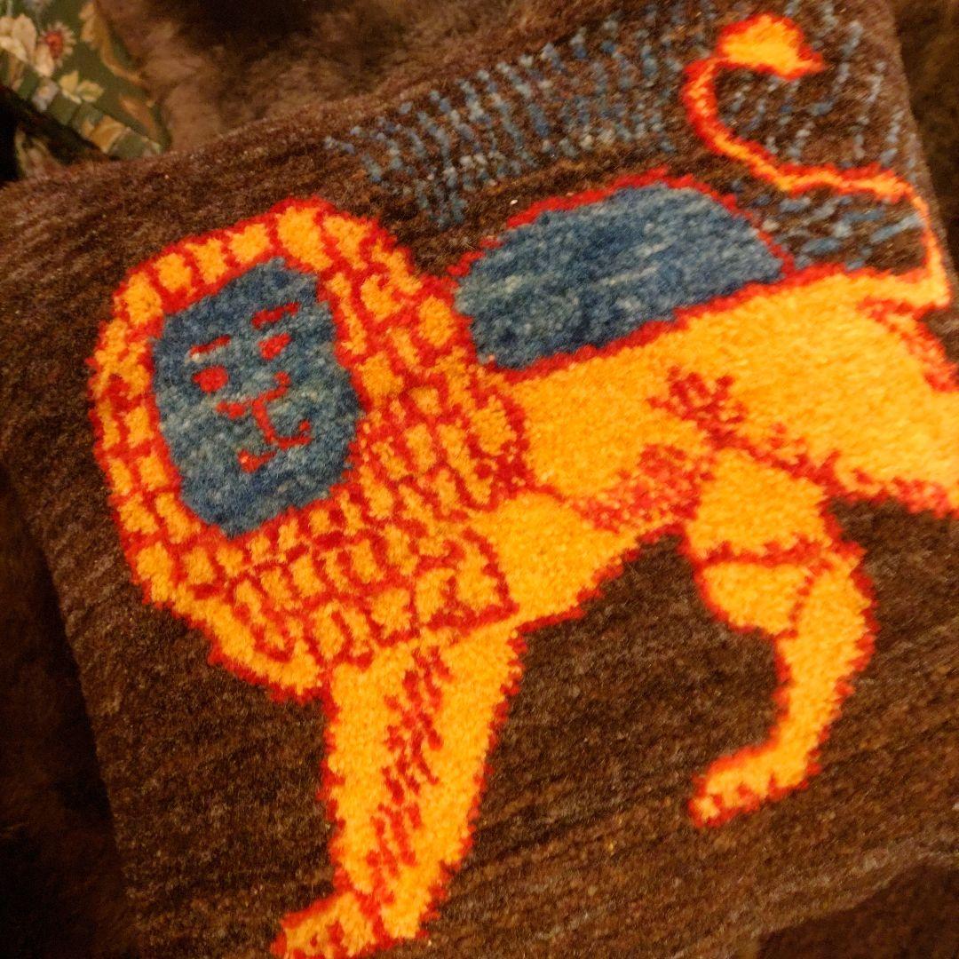 ライオンギャッベクッション 手織り イラン シラーズ 草木染