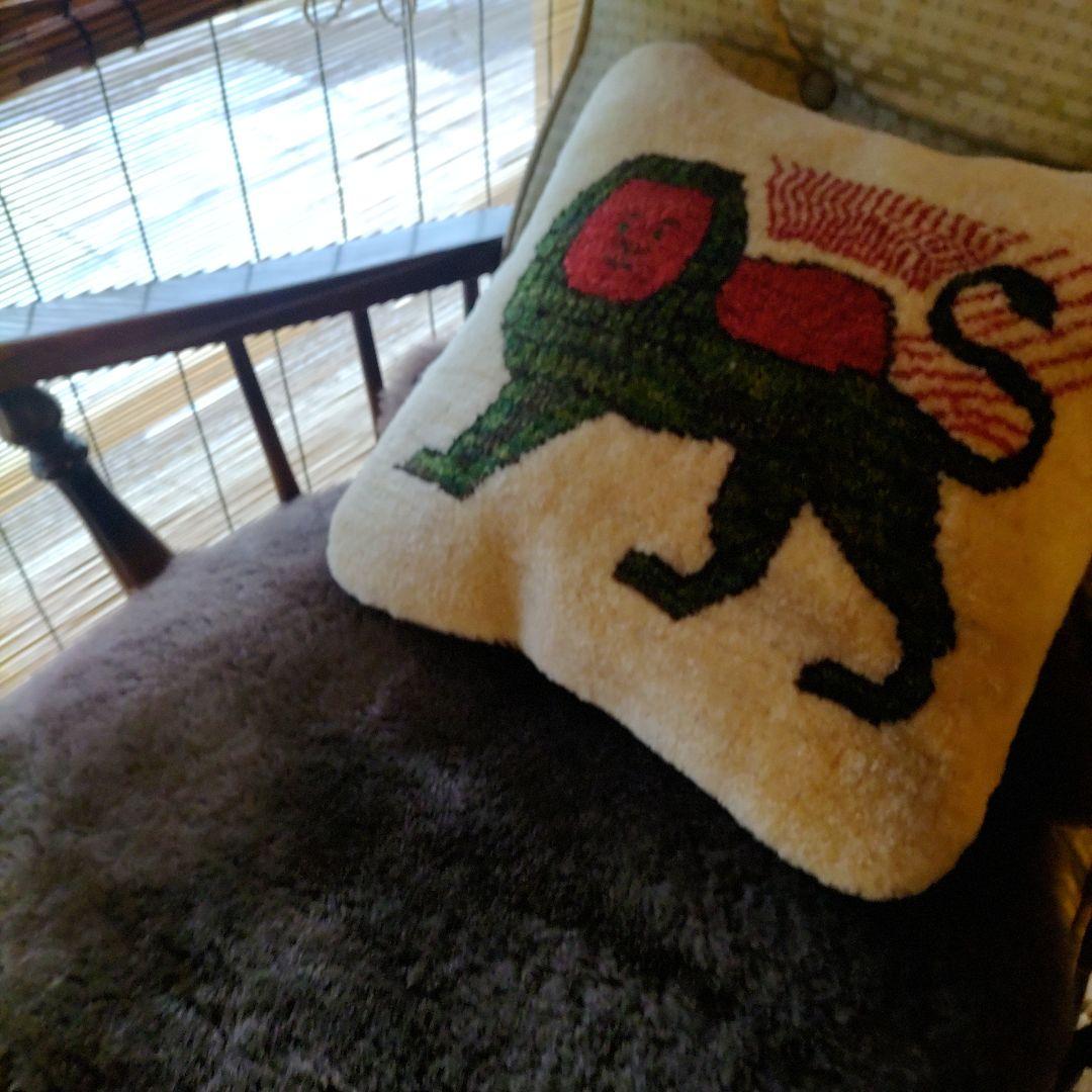 ライオンギャッベクッション 手織り イラン シラーズ 草木染