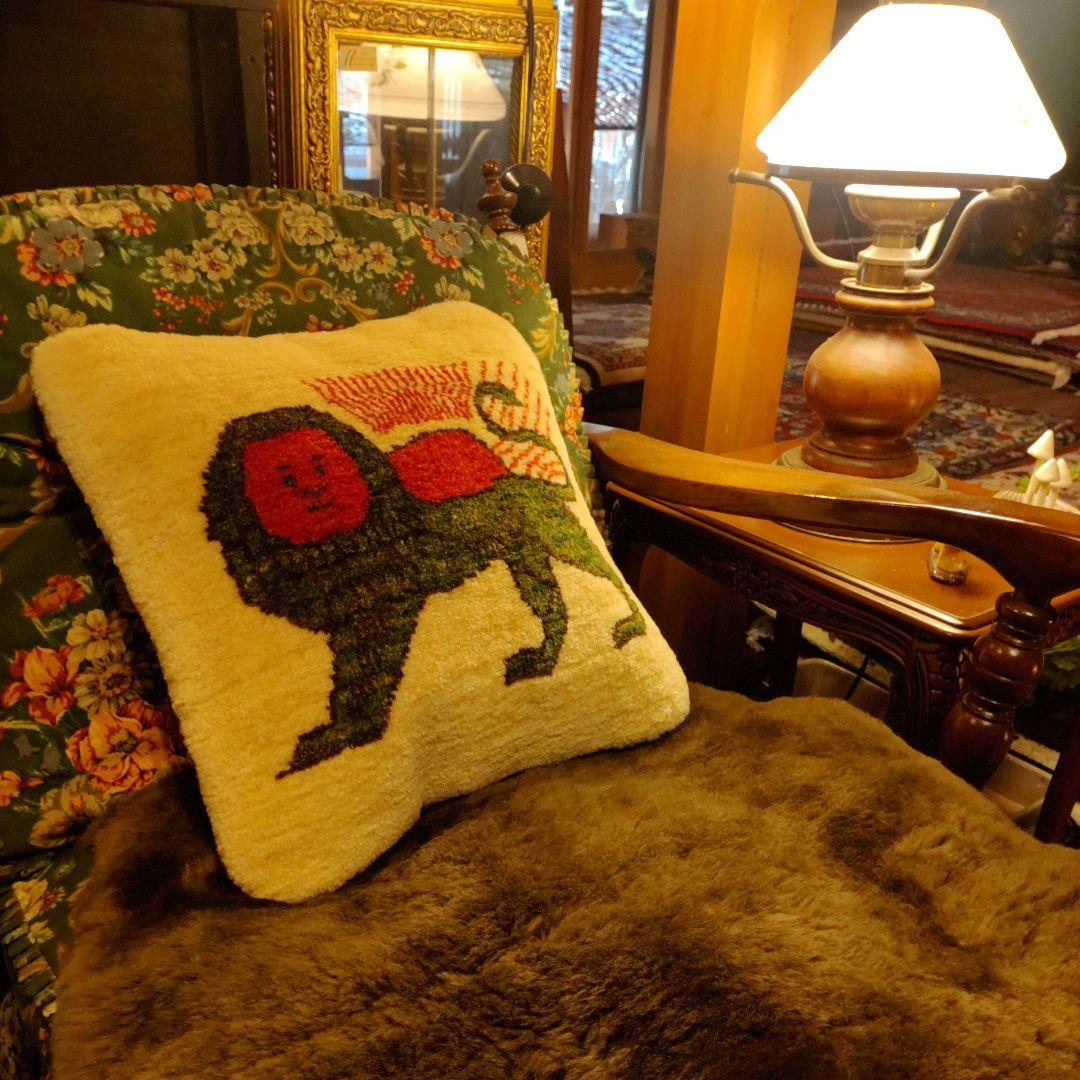 ライオンギャッベクッション 手織り イラン シラーズ 草木染