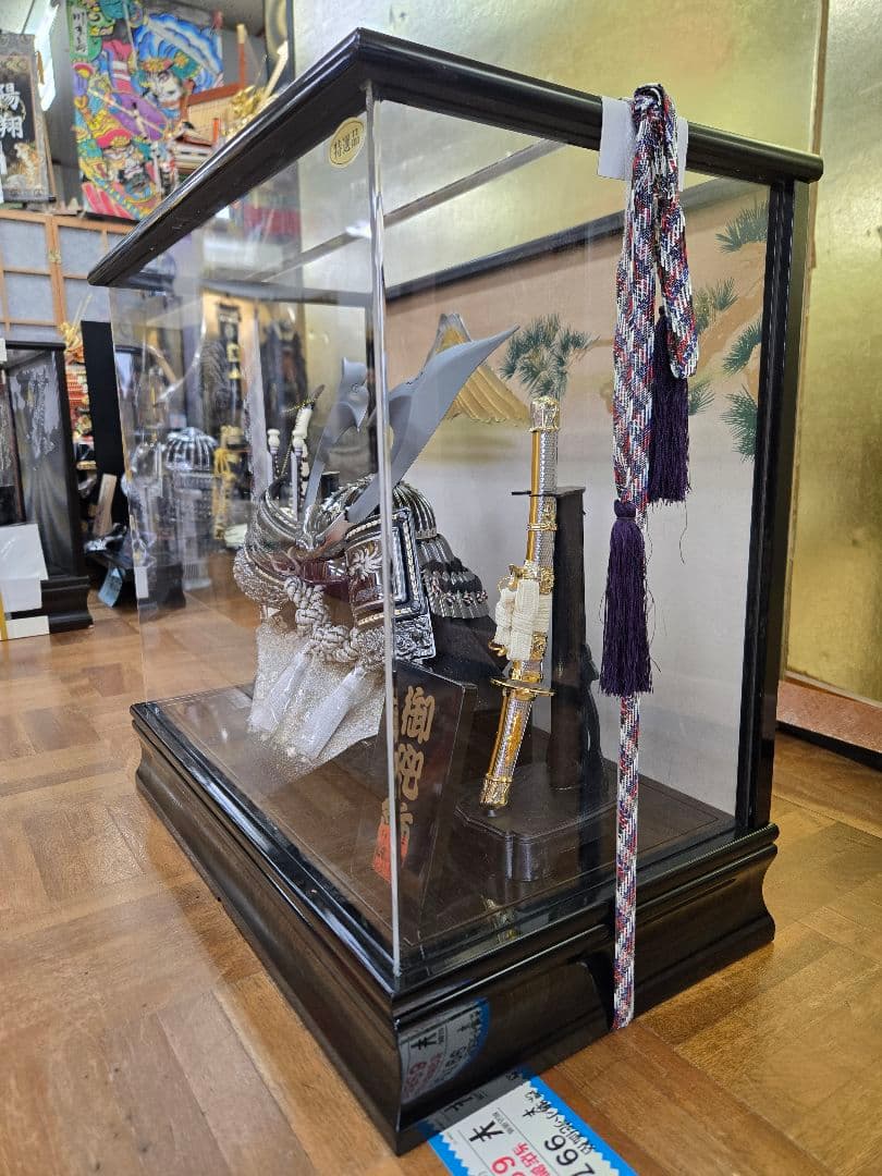 展示品限り】五月人形 兜 鍬形 ケース飾り ※閉店セール K25 - メルカリ