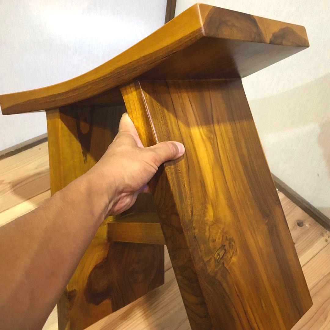 ずっしりとしたチーク材のスツール ナチュラルカラー 腰掛 椅子 チーク無垢材