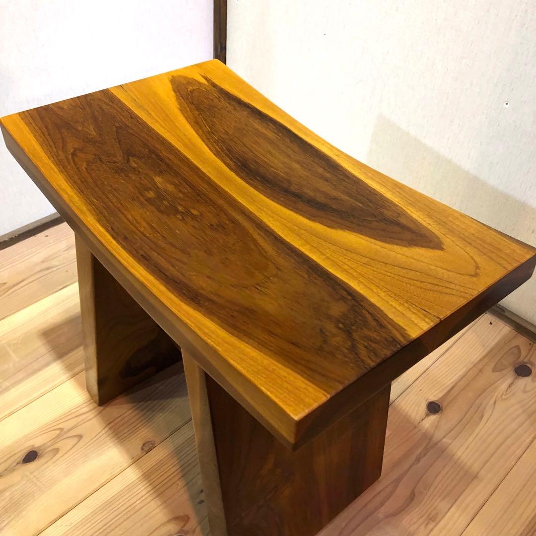 ずっしりとしたチーク材のスツール ナチュラルカラー 腰掛 椅子 チーク無垢材