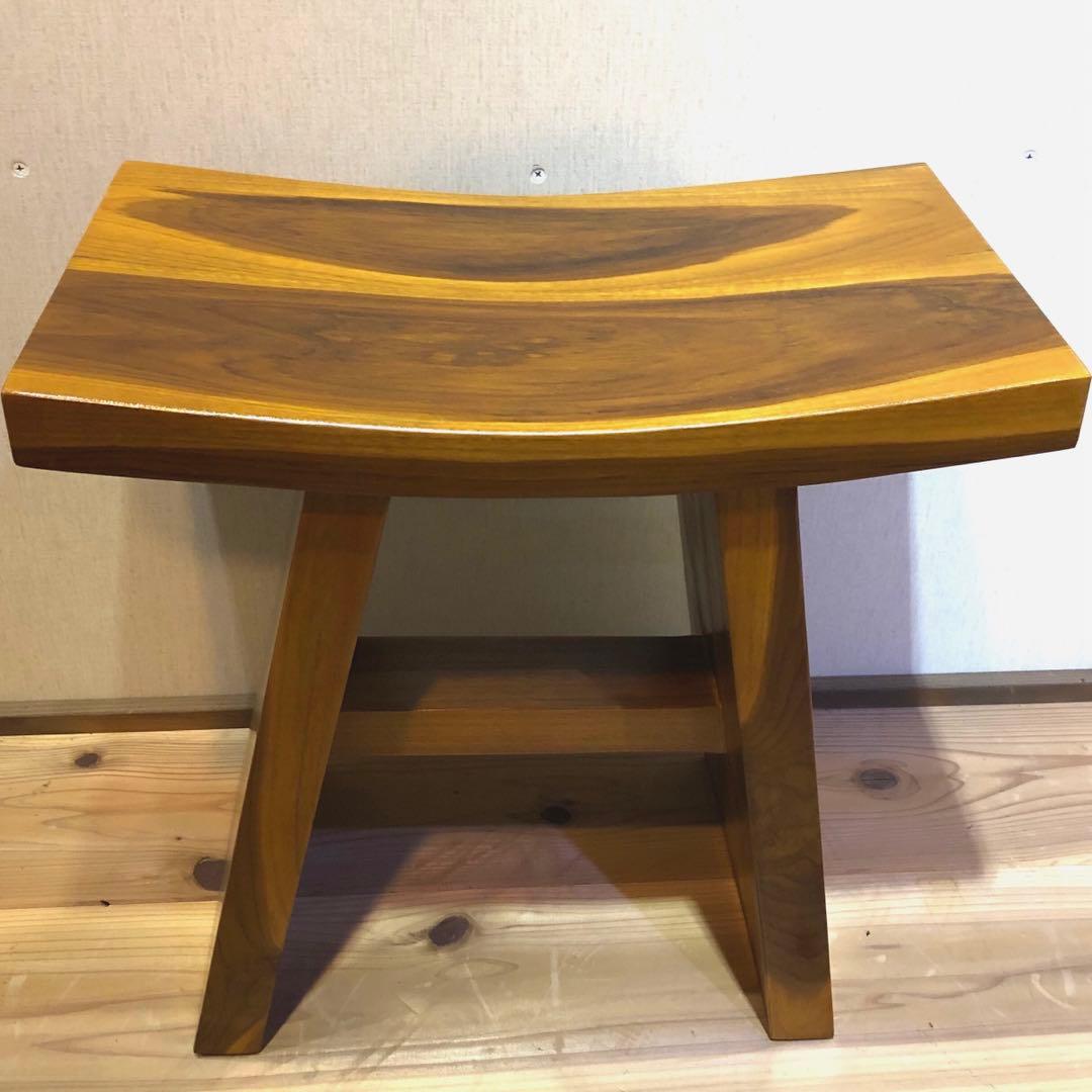 ずっしりとしたチーク材のスツール ナチュラルカラー 腰掛 椅子 チーク無垢材