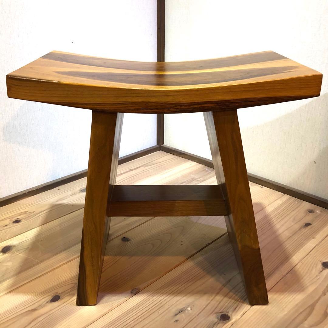 ずっしりとしたチーク材のスツール ナチュラルカラー 腰掛 椅子 チーク無垢材