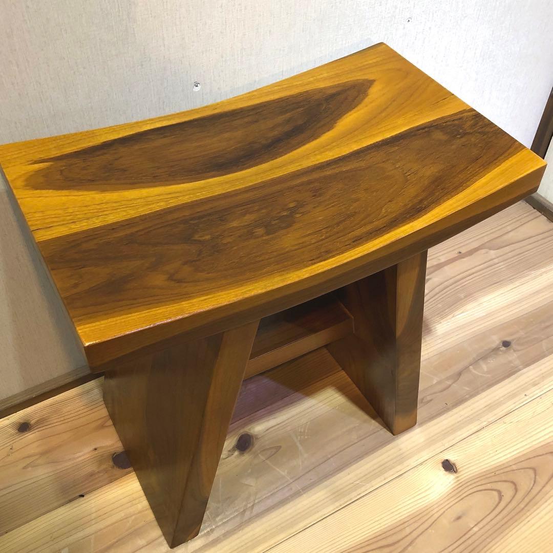 ずっしりとしたチーク材のスツール ナチュラルカラー 腰掛 椅子 チーク無垢材