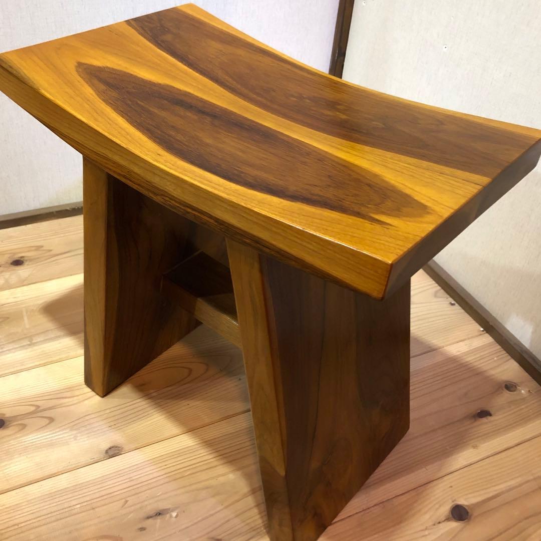 ずっしりとしたチーク材のスツール ナチュラルカラー 腰掛 椅子 チーク無垢材