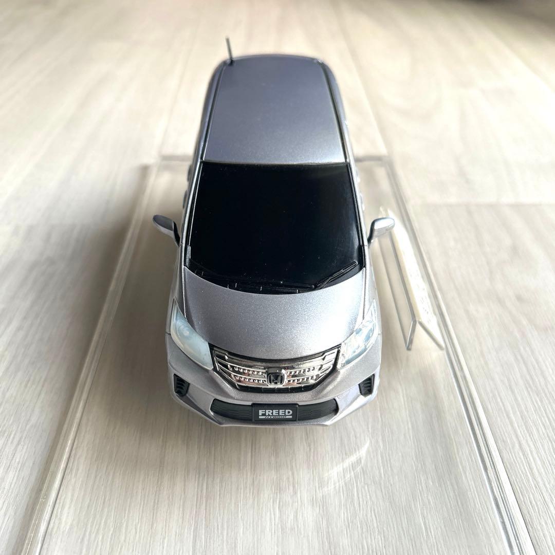 ホンダ フリードカラーサンプル プレミアムブルーオパールメタリック 1