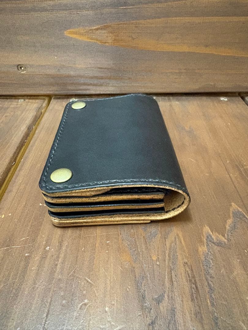 ショートトラッカーウォレット本革丘染めブラック茶芯　Trucker Wallet