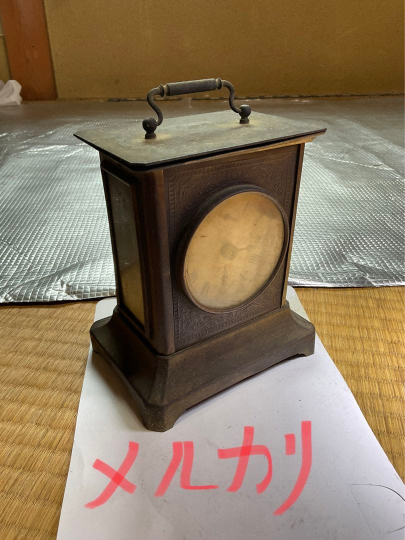 小さなブリキの古時計。社名不明？ゼンマイ欠品。【不動品　インテリアに最適です】。