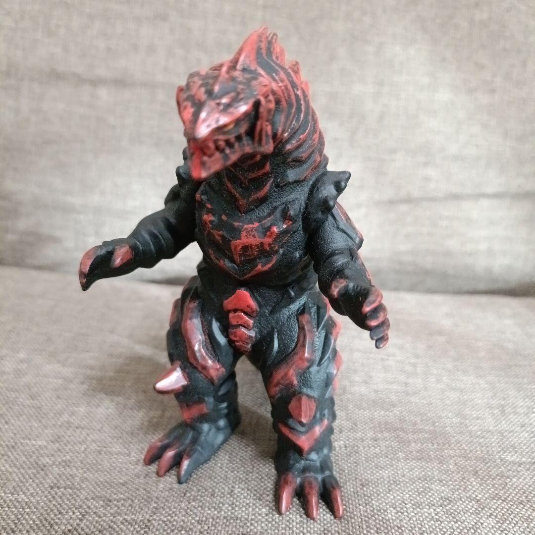 ウルトラマンシリーズ 怪獣フィギュア グルジオボーン 約13cm - メルカリ