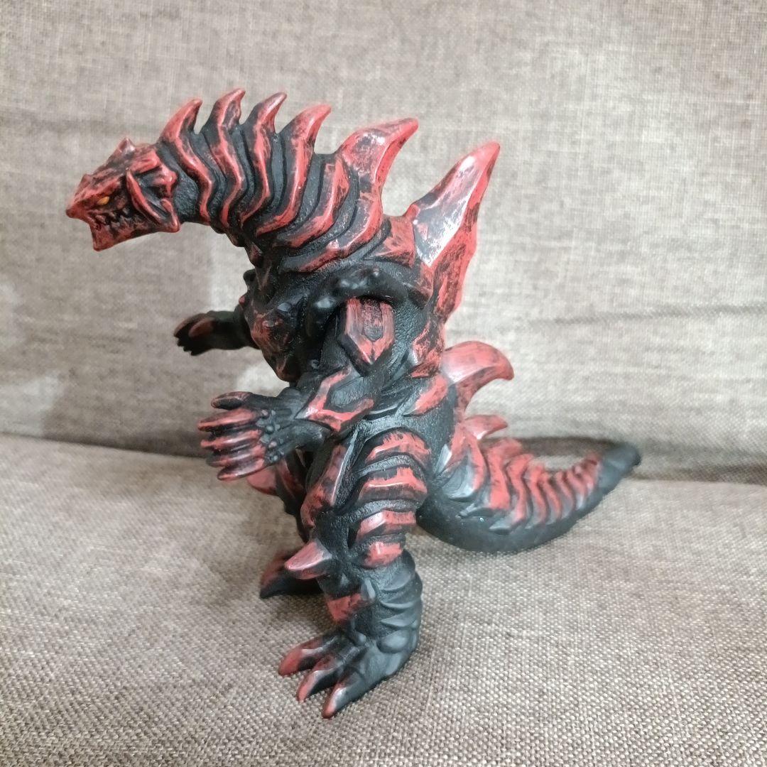 ウルトラマンシリーズ 怪獣フィギュア グルジオボーン 約13cm - メルカリ