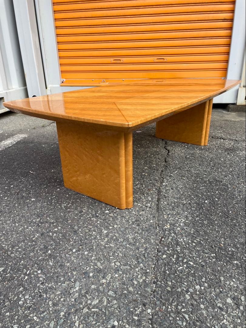 府中家具　メープル　バーズアイ　光沢のあるライトウッドテーブル　センターテーブル