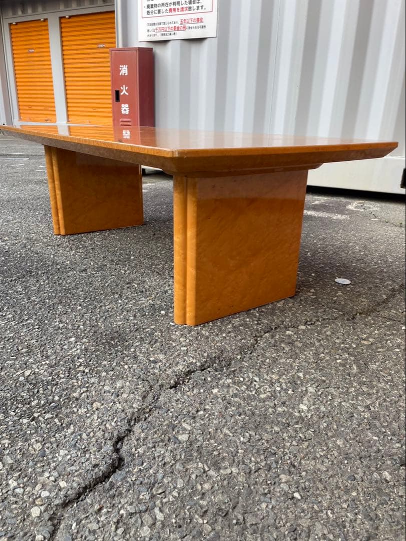 府中家具　メープル　バーズアイ　光沢のあるライトウッドテーブル　センターテーブル