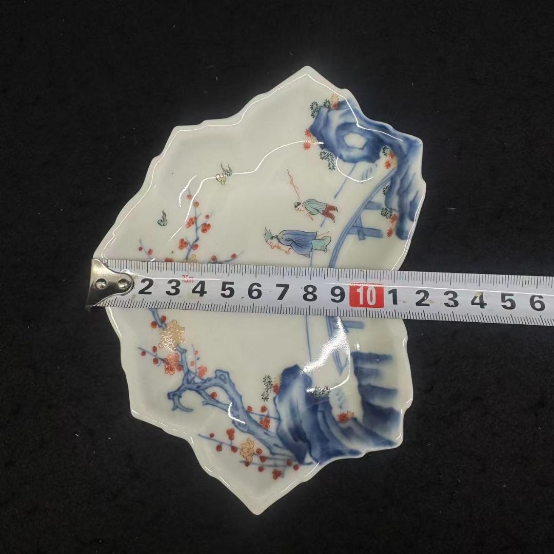 柿鍋島様式　濁手 色絵 染錦梅花に人物文木の葉形　5枚