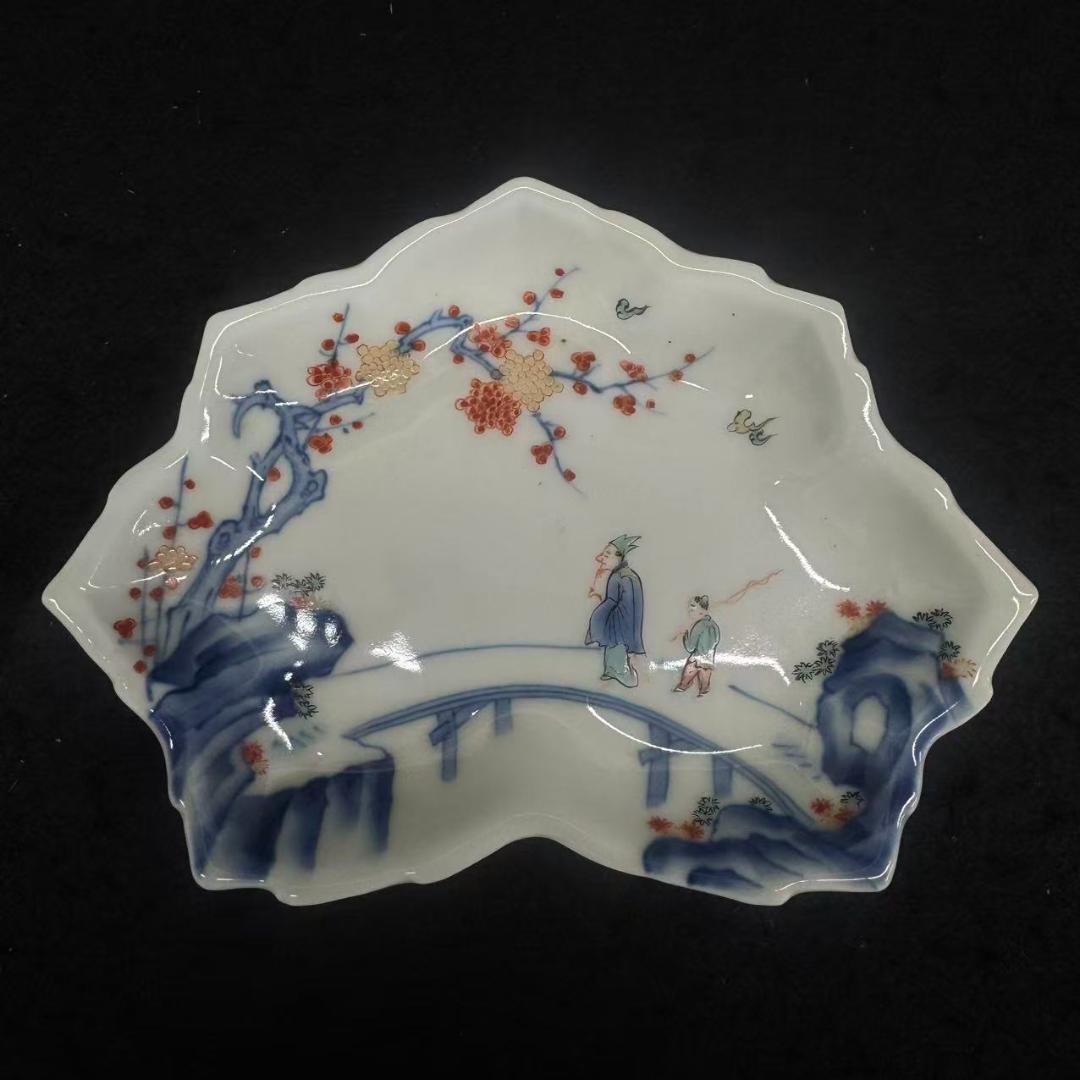 柿鍋島様式　濁手 色絵 染錦梅花に人物文木の葉形　5枚