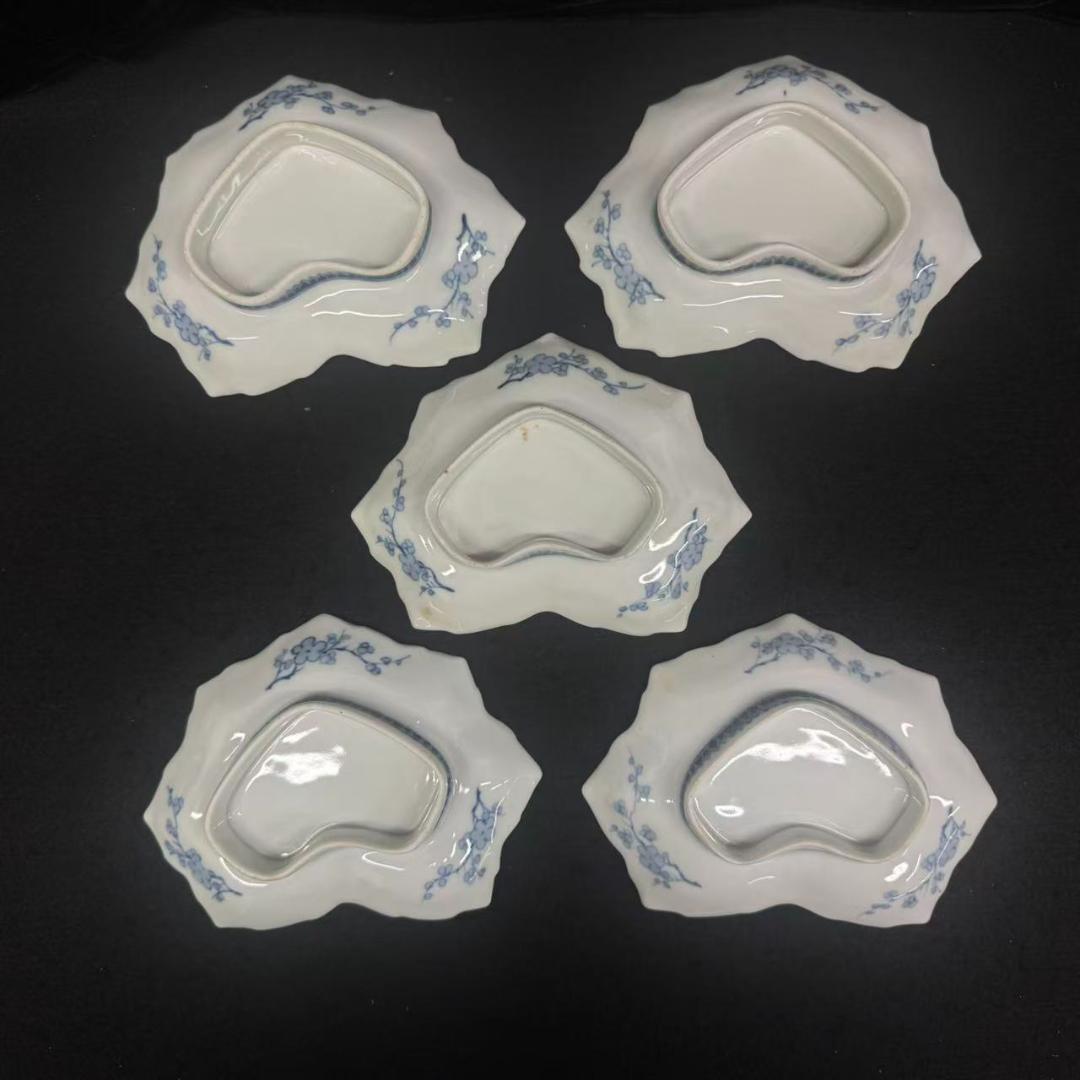 柿鍋島様式　濁手 色絵 染錦梅花に人物文木の葉形　5枚