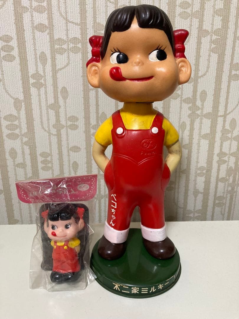 レトロ不二家ペコちゃん首振り人形ブリキ台ミニ鳴きソフビセット