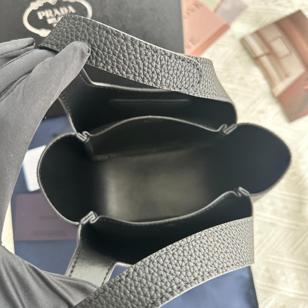 大人気！レザー　ハンドバッグ　ブラック