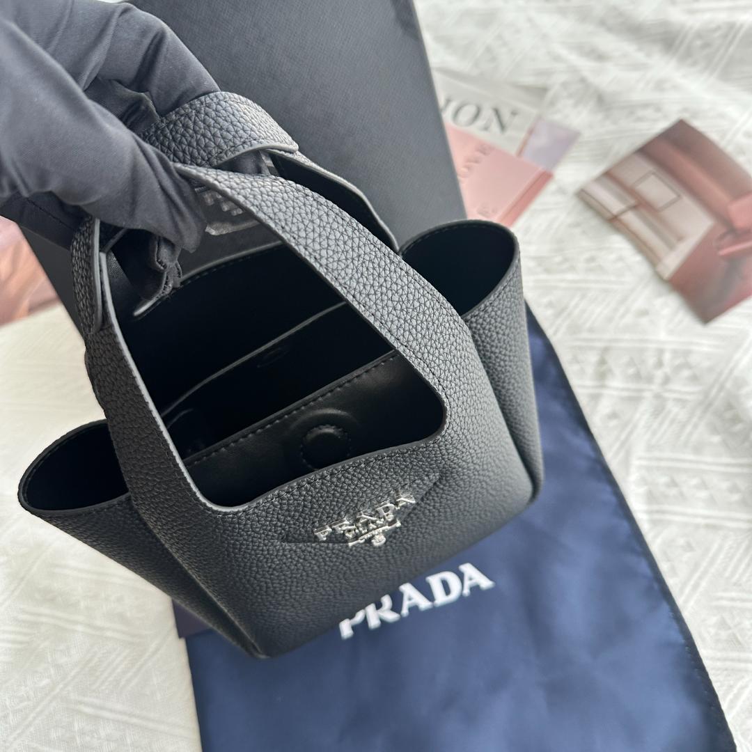 大人気！レザー　ハンドバッグ　ブラック