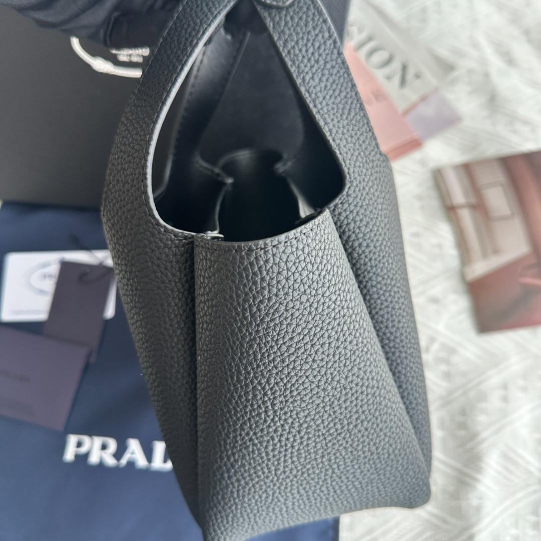 大人気！レザー　ハンドバッグ　ブラック