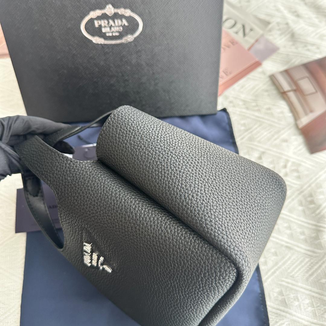 大人気！レザー　ハンドバッグ　ブラック