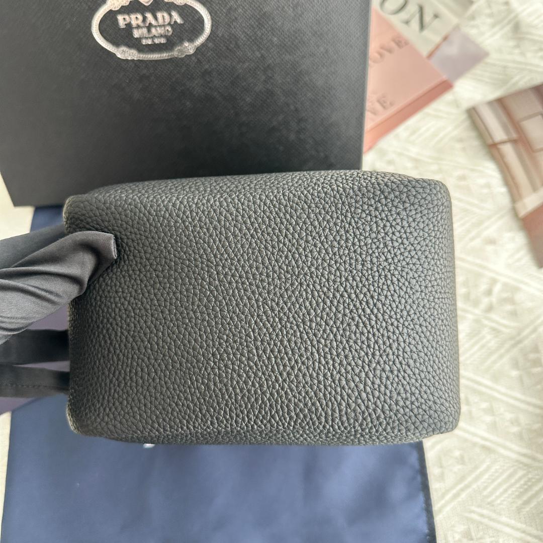 大人気！レザー　ハンドバッグ　ブラック