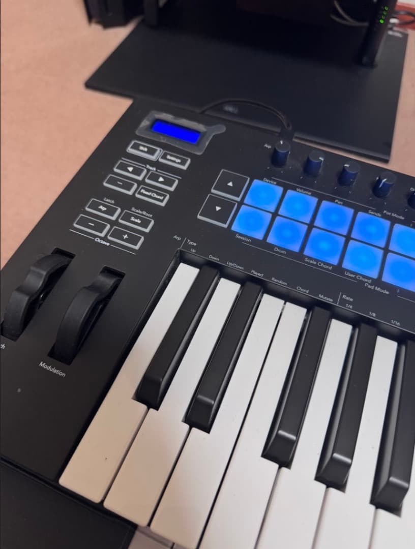 Novation Launchkey 61 mk3 MIDIキーボード
