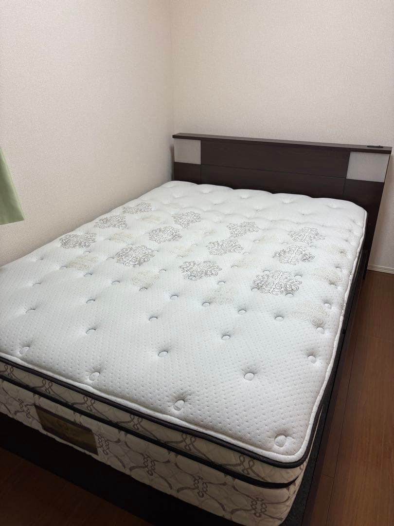 「シーリー ロンド ダブルマットレス 高級モデル／直接引き取り可」