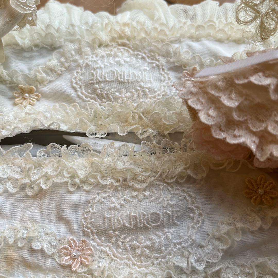 サエラヒスクローネ人形付きティッシュボックス