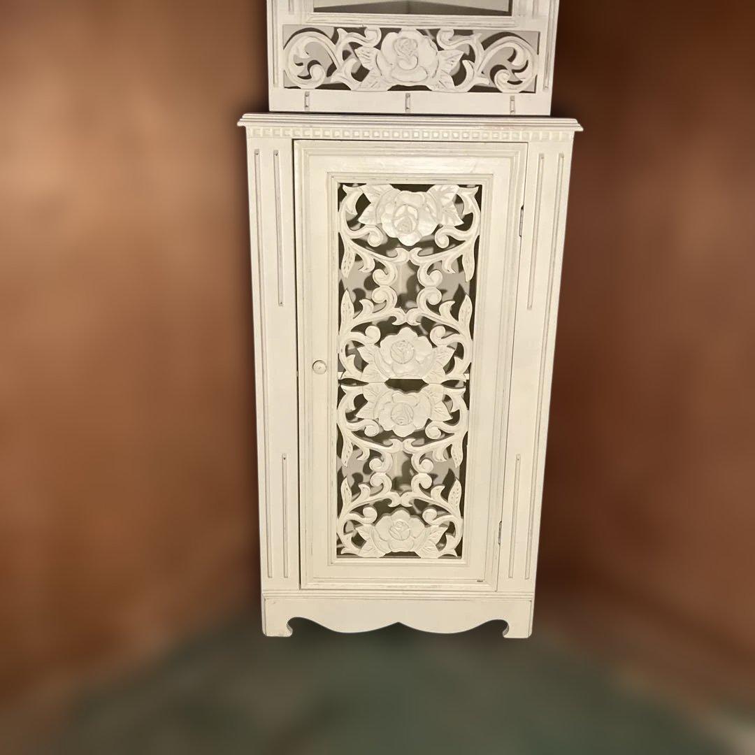 ☆シャビーシックなスタイルの木製コーナーキャビネット