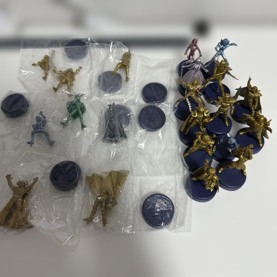 聖闘士星矢フィギュア 21体セット LEDベース付き