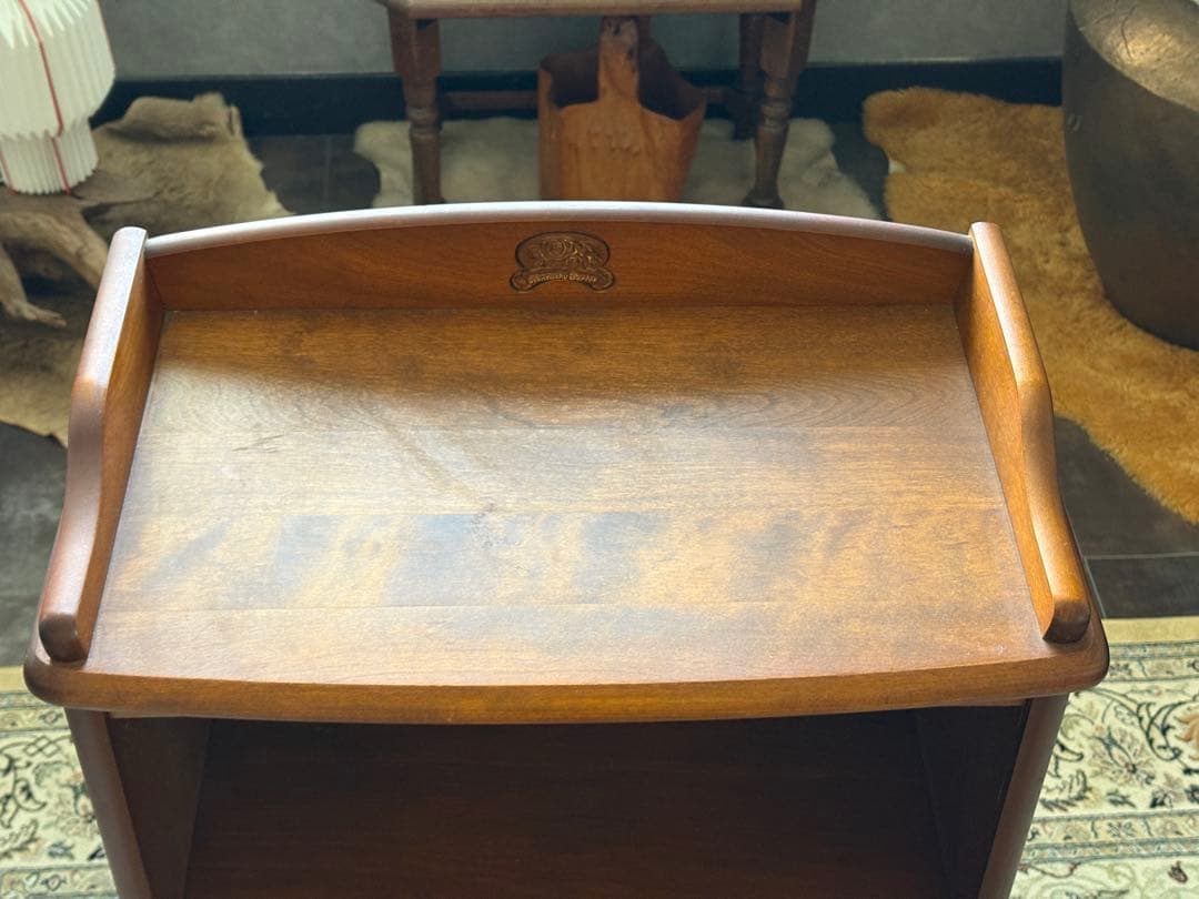 サイドボード　アケボノ家具　クラシック　観音開き　レトロ　リビング収納　IZ