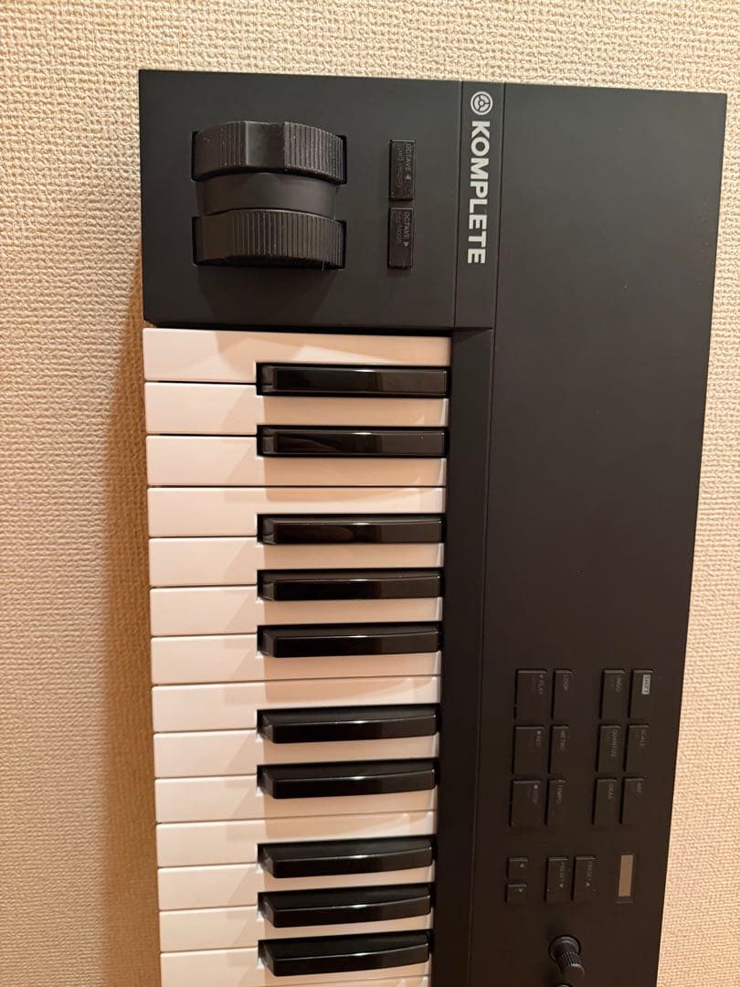 KOMPLETE KONTROL A61 MIDIキーボード 61鍵