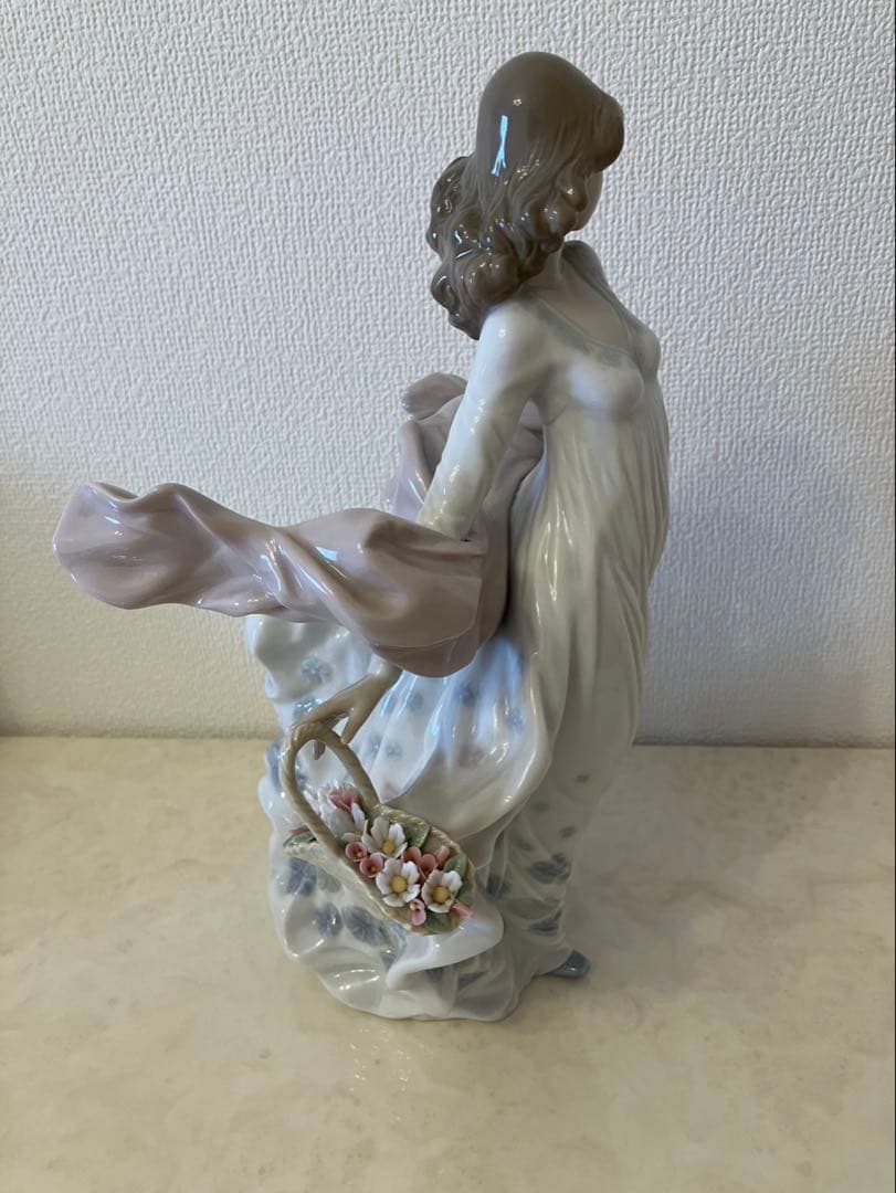 【美品】リヤドロ春の輝きフィギュリン