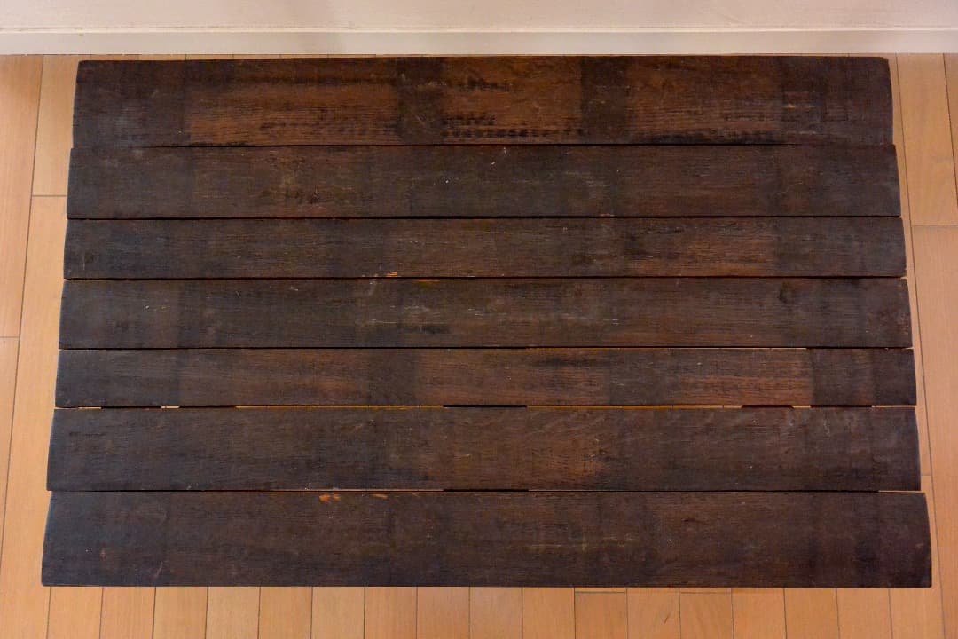 シェリー酒樽で作られたテーブル